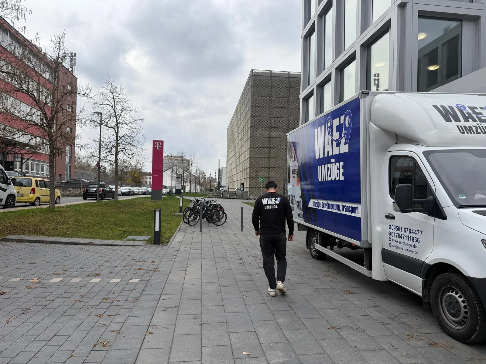 Waez Umzüge LKW mit Logo – Umzugsfirma Coburg